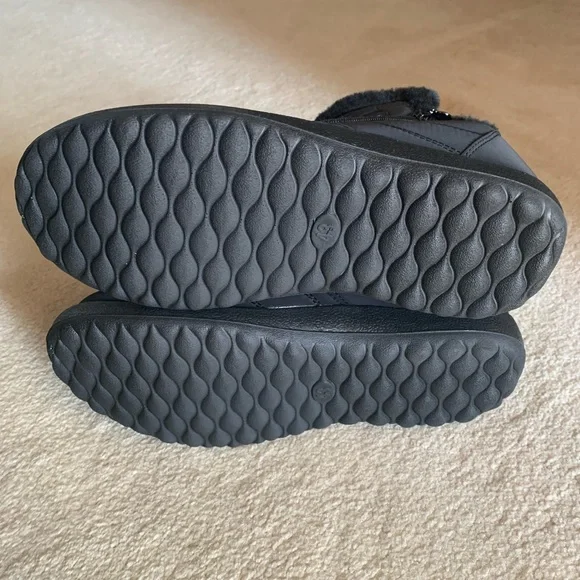 Soft sole side zipper winter booties from Amazon. Never worn. - Picture 2 of 9